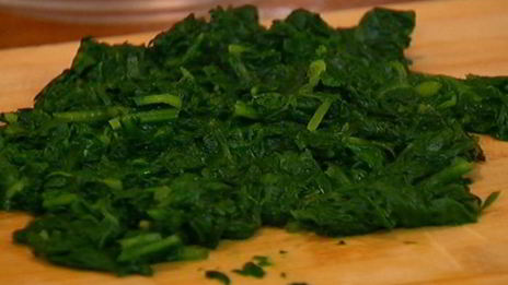 пицца с яйцом и шпинатом