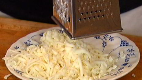 пицца с яйцом и шпинатом