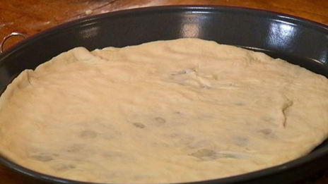 пицца с яйцом и шпинатом