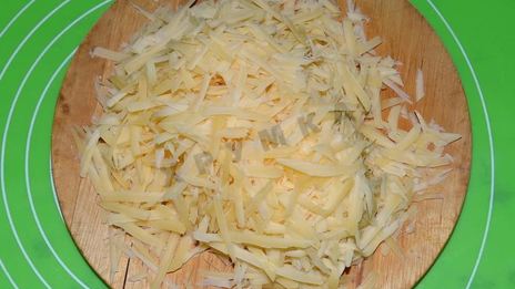 закрытая пицца кальцоне с курицей и грибами