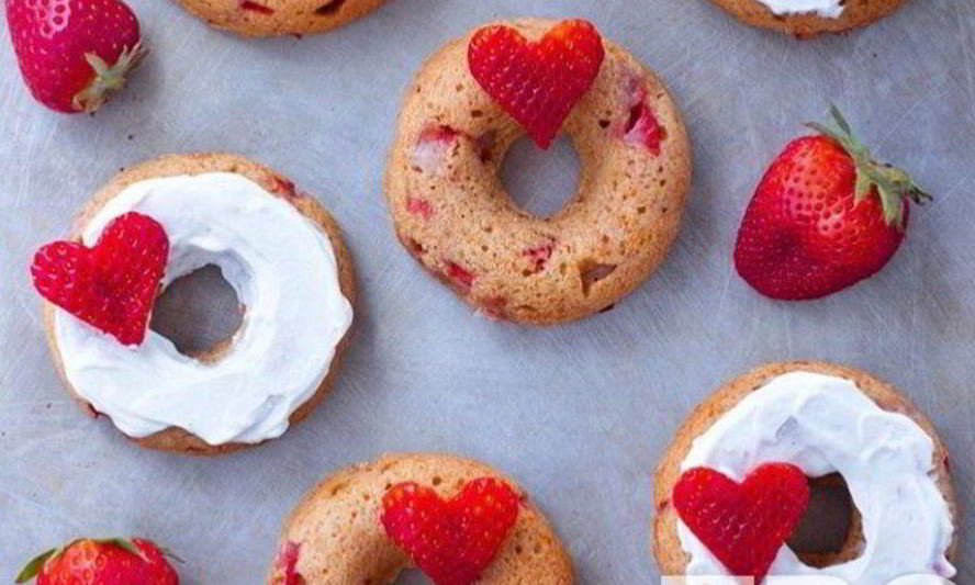 Рецепт клубничных пончиков