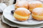 Пончики из слоеного теста