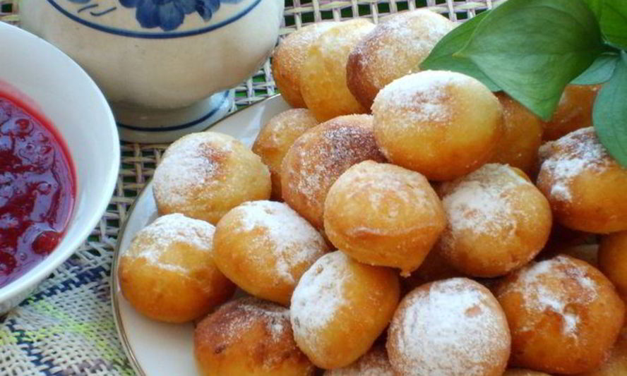 Рецепт пончиков картофельных со смородиновым соусом