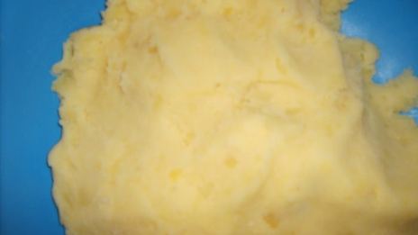 пончики картофельные со смородиновым соусом