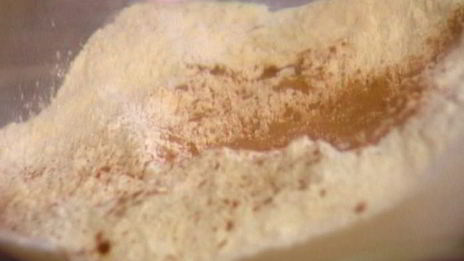 пончики на кефире с корицей и мускатным орехом