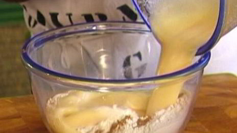 пончики на кефире с корицей и мускатным орехом