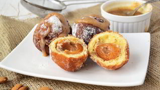 Пончики с абрикосами и миндальной начинкой