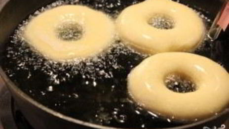 пончики во фритюре