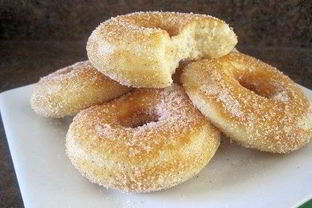 Пышные пончики с корицей