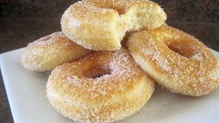 Пышные пончики с корицей