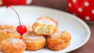 Пышные творожные пончики к завтраку