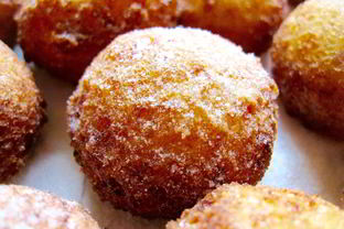 Творожные пончики с корицей