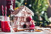 Пряничный домик и рождественские пряники