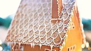 Рождественский снежный пряничный домик