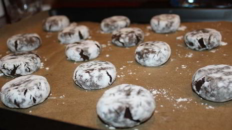 шоколадные пряники с трещинками