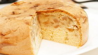 Нежная яблочная шарлотка в мультиварке