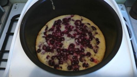 пирог с вишней в мультиварке типа шарлотка