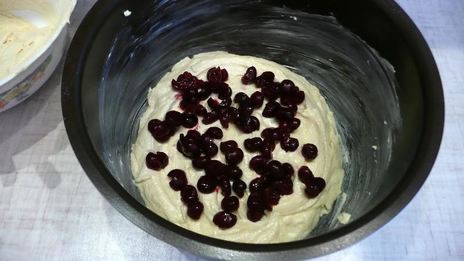 пирог с вишней в мультиварке типа шарлотка