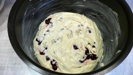 пирог с вишней в мультиварке типа шарлотка