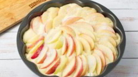 пирог с яблоками шарлотка