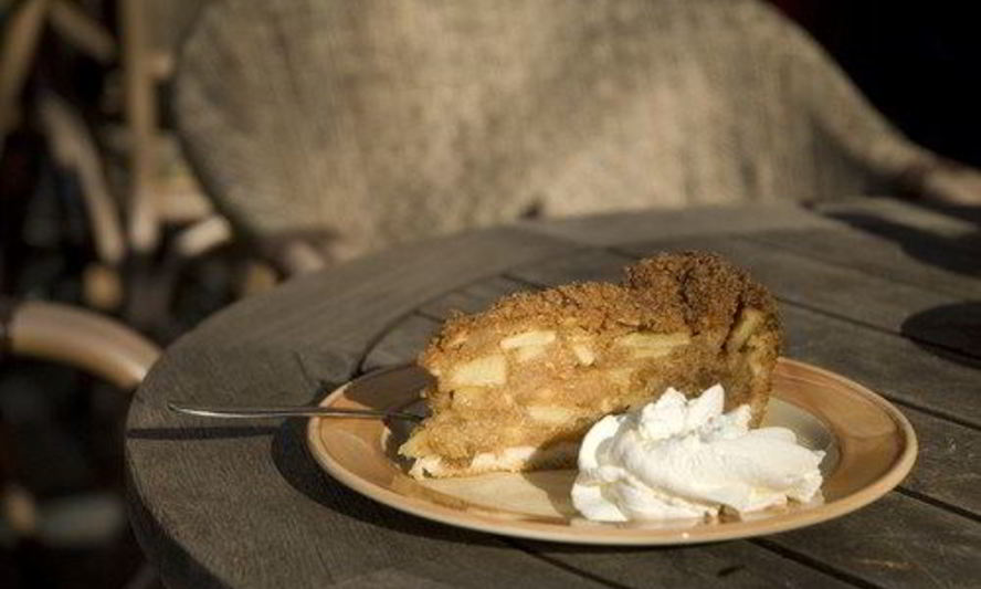 Рецепт шарлотки из черного хлеба