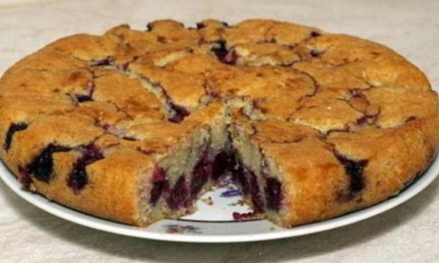 Рецепт шарлотки из хлеба с вишней по-польски