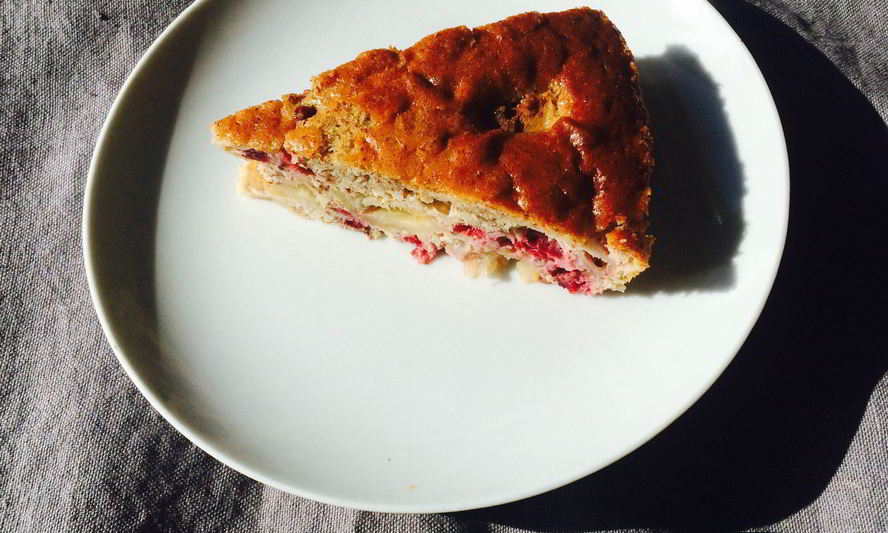 Рецепт шарлотки с антоновкой и брусникой без глютена