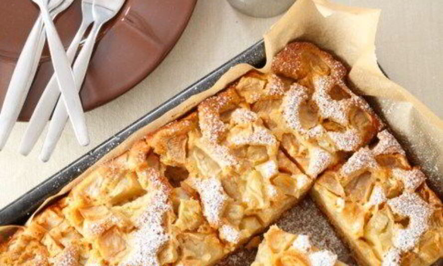 Рецепт шарлотки с кислыми яблоками и корицей