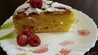 Шарлотка с персиками в мультиварке