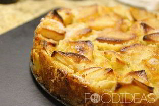 Шарлотка с яблоками и грушами