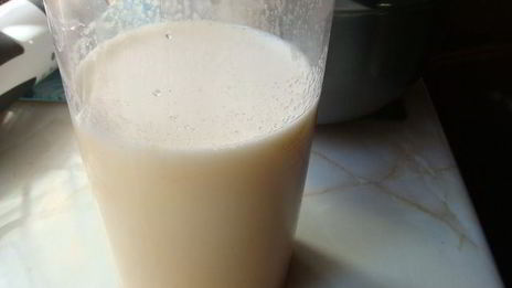 шарлотка с яблоками и изюмом