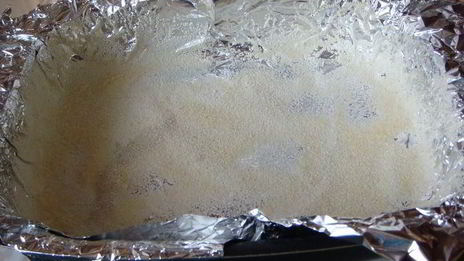 шарлотка с яблоками и изюмом