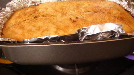 шарлотка с яблоками и изюмом