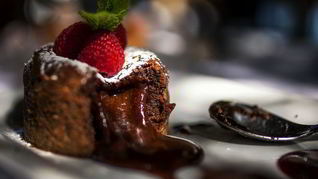 Шарлотка с ягодами