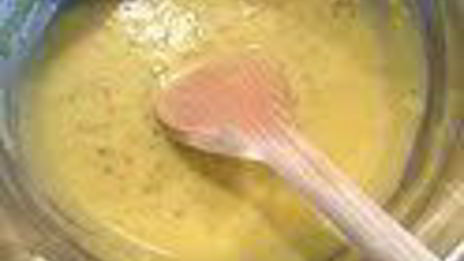 шарлотка с запеченным ревенем, баварским фисташковым кремом и клубникой