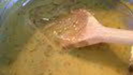 шарлотка с запеченным ревенем, баварским фисташковым кремом и клубникой