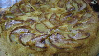 Яблочная шарлотка с кукурузной мукой