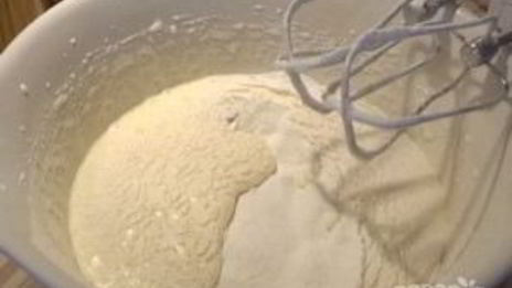 яблочная шарлотка