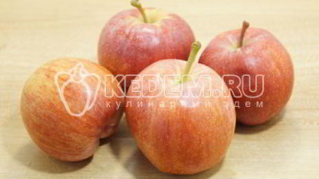 заливная шарлотка с яблоками