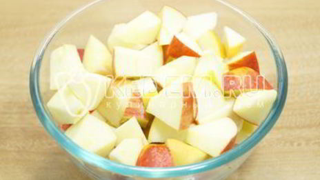 заливная шарлотка с яблоками