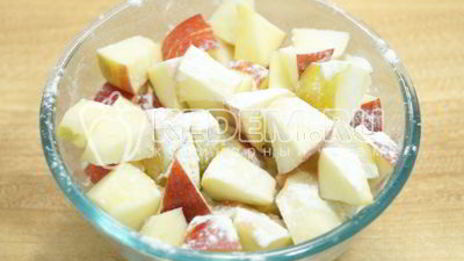 заливная шарлотка с яблоками