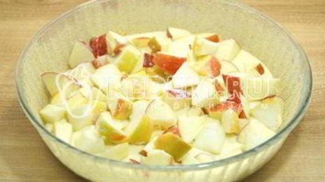 заливная шарлотка с яблоками