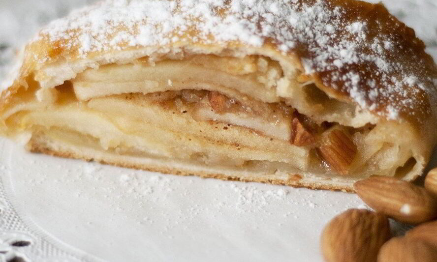 Рецепт незатейливого яблочного штруделя