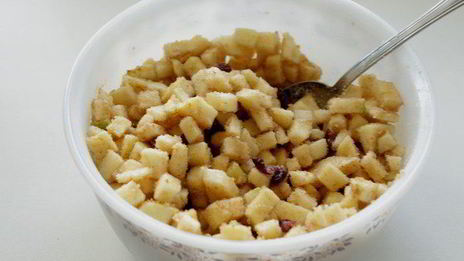 штрудель из творожного теста с яблоками и клюквой