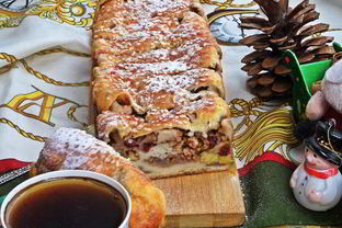 Штрудель с грушей и яблоками