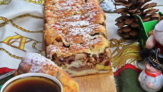 Штрудель с грушей и яблоками