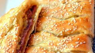 Штрудель с кабачками, ветчиной и сыром