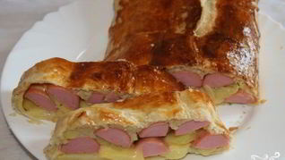 Штрудель с картошкой и сосиской
