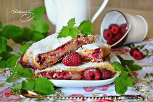 Штрудель с творогом, малиной и грушей