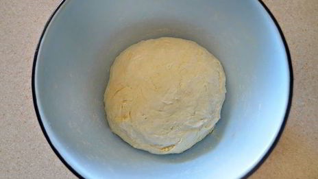 штрудель с творогом, малиной и грушей